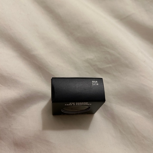 MAC brun eyeshadow - Picture 4 of 4